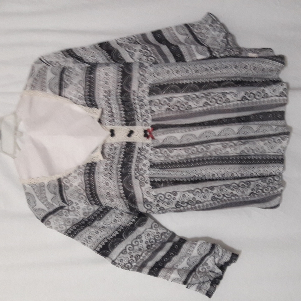 Odd Molly Blouse Anthropologie  Size  4 Cotton Long Sleeve Lace Trim Str…